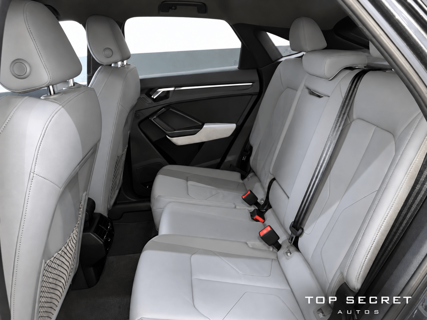 Audi Q3 Sportback 45 TFSI e S line 2022, asientos traseros