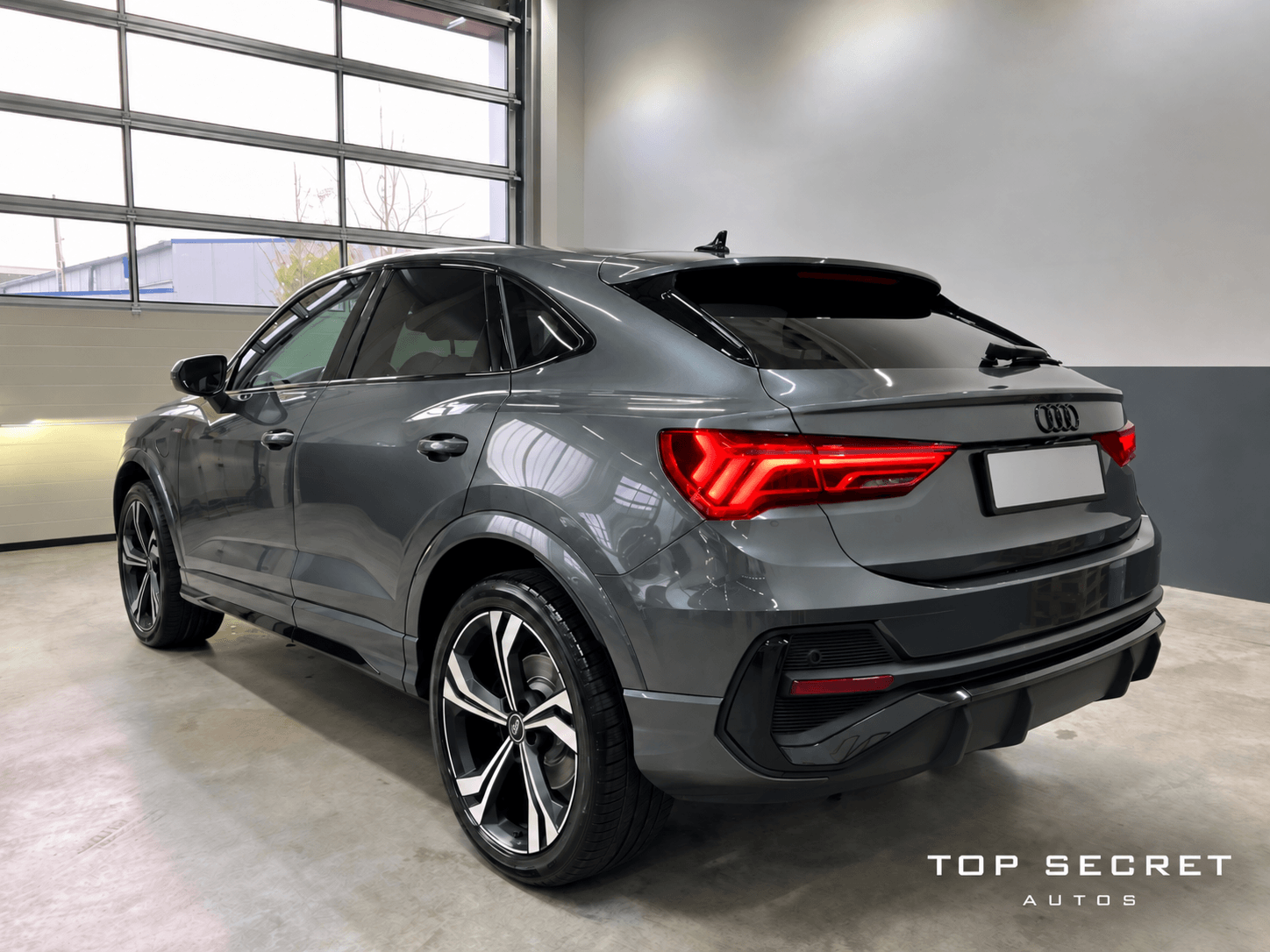 Audi Q3 Sportback 45 TFSI e S line 2022, trasera lado derecho