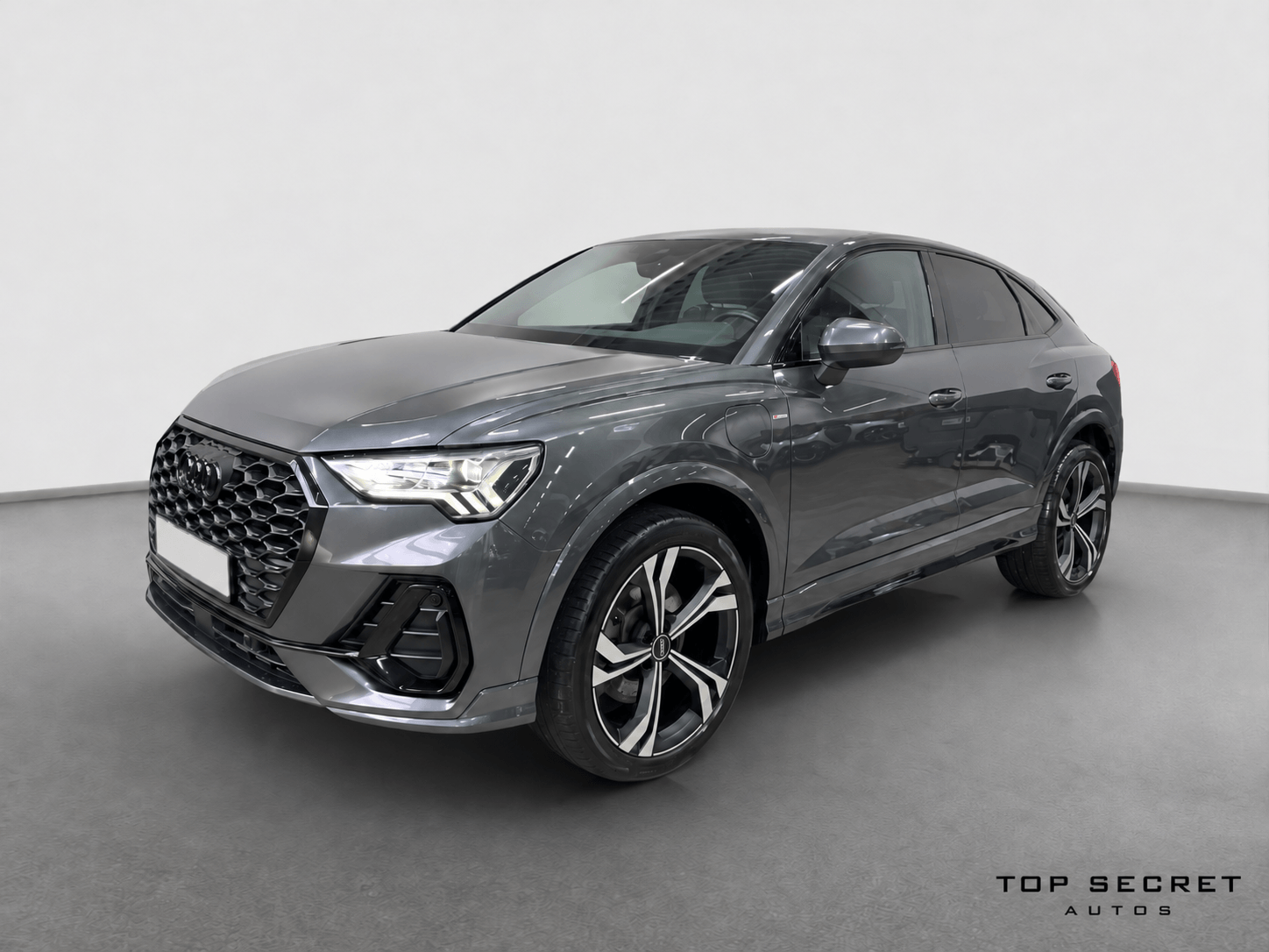 Audi Q3 Sportback 45 TFSI e S line 2022, frontal lado derecho