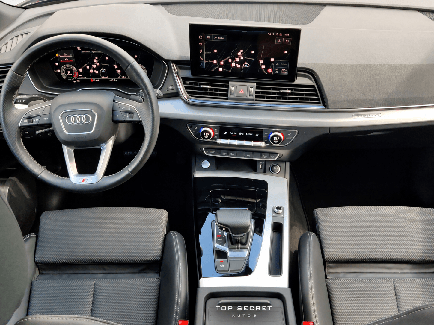 Audi Q5 55 TFSI e quattro S line 2023, salpicadero y pantalla MMI