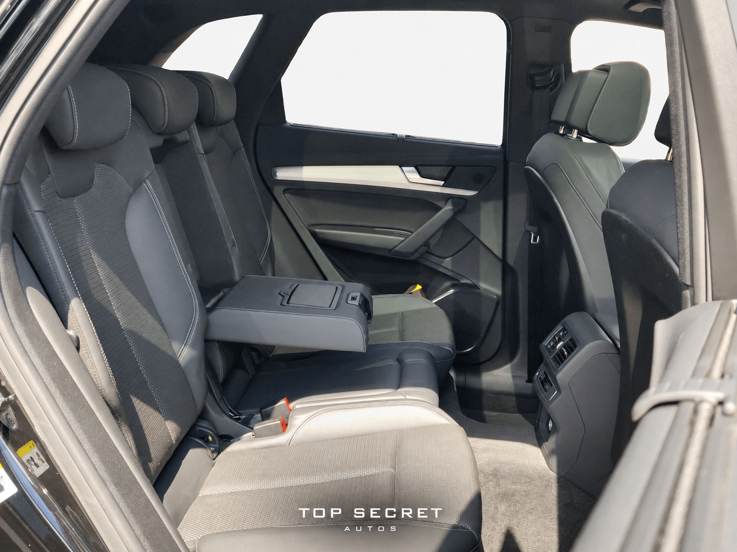 Audi Q5 55 TFSI e quattro S line 2023, asientos traseros