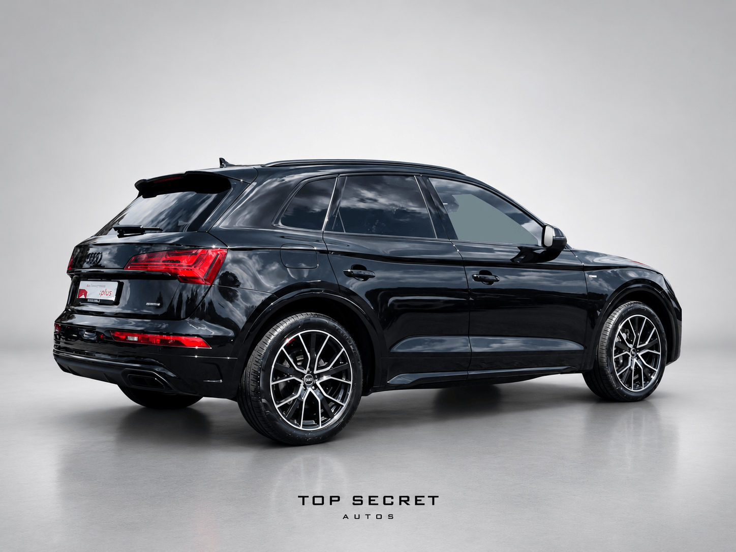 Audi Q5 55 TFSI e quattro S line 2023, trasera tres cuartos