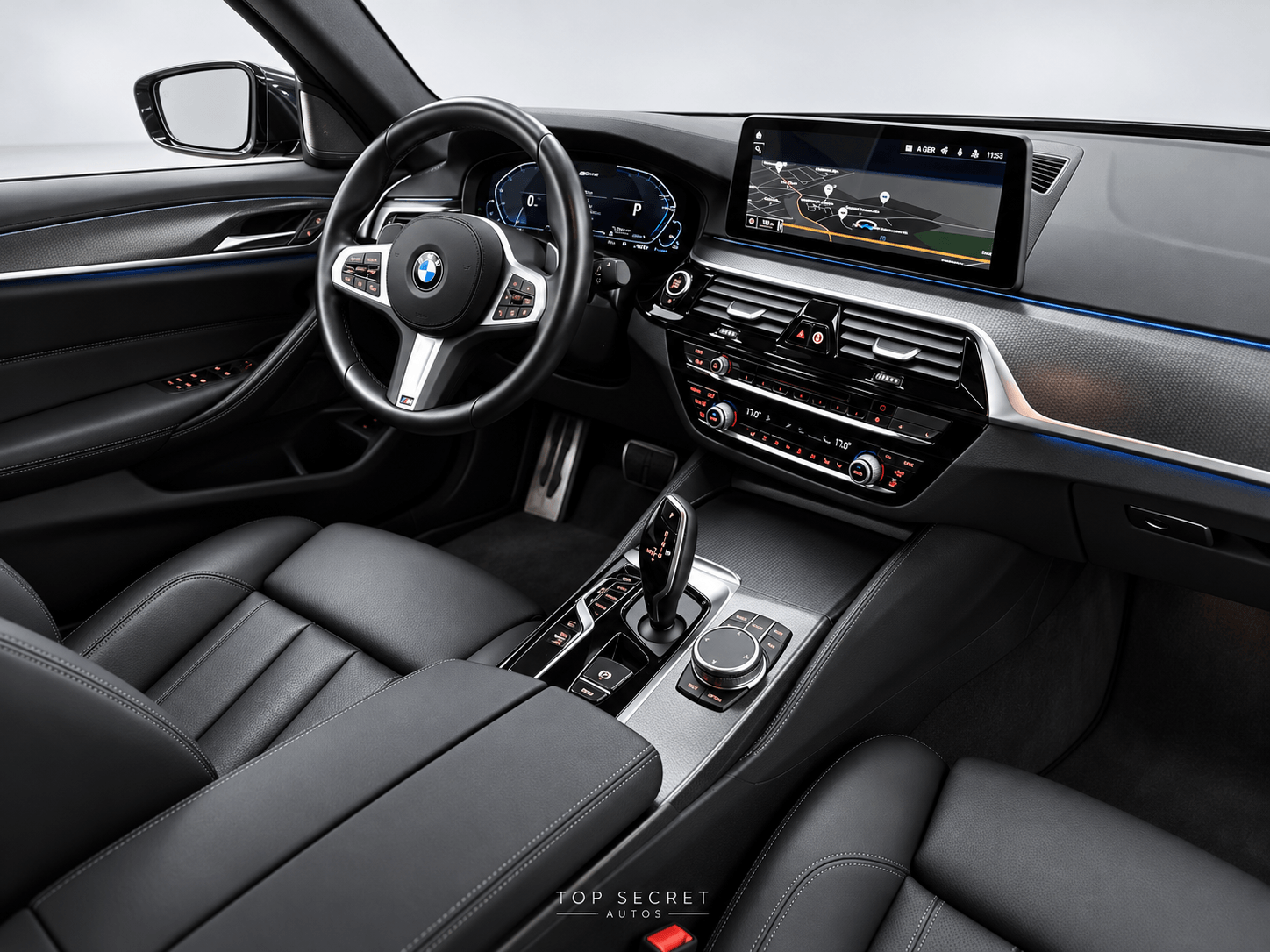 BMW 545e xDrive M Sport 2022, interior en piel negra