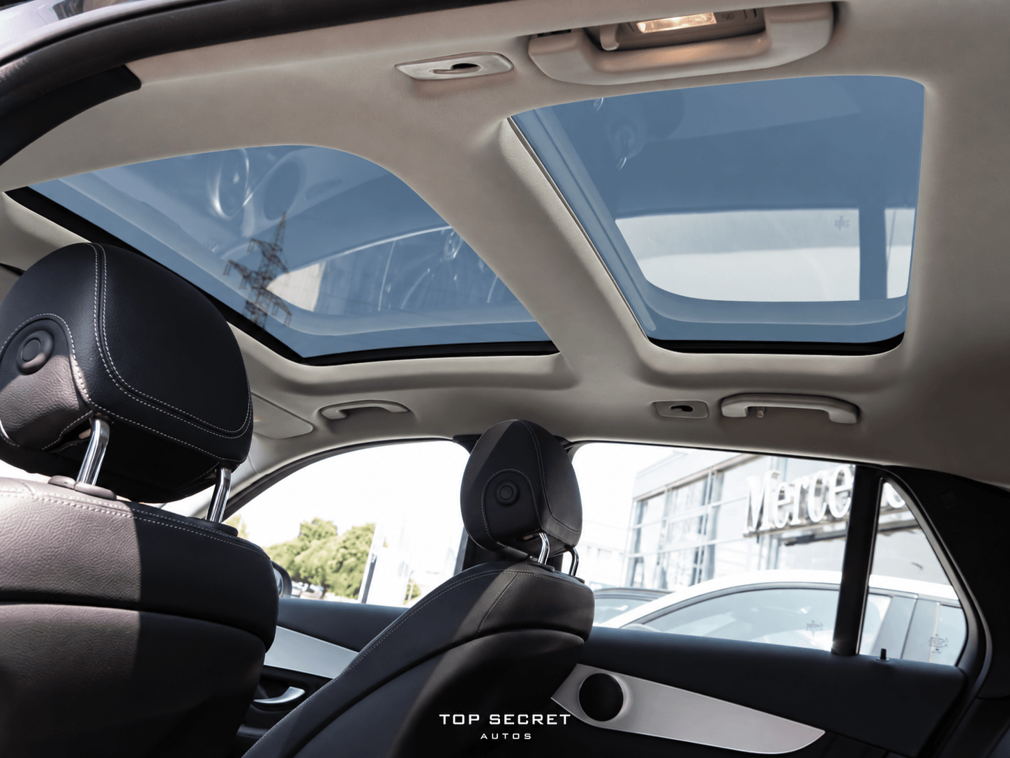 Mercedes-Benz GLC 300 de 4MATIC AMG Line 2021, techo panorámico