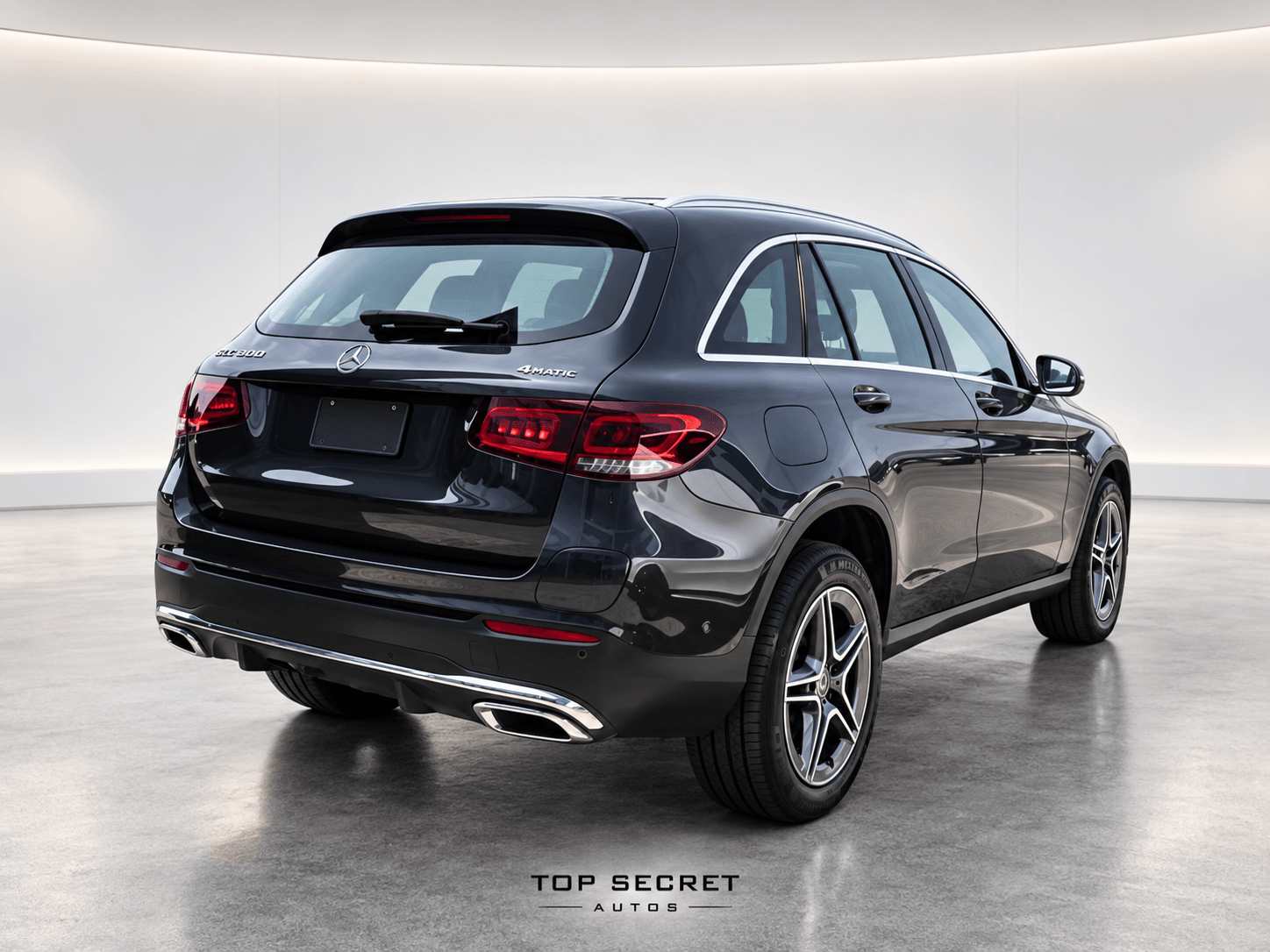 Mercedes-Benz GLC 300 de 4MATIC AMG Line 2021, trasera tres cuartos