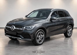 Mercedes-Benz GLC 300 de 4MATIC AMG Line 2021 gris grafito, frontal tres cuartos