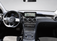 Mercedes-Benz GLC 300 de 4MATIC AMG Line 2021, salpicadero con MBUX