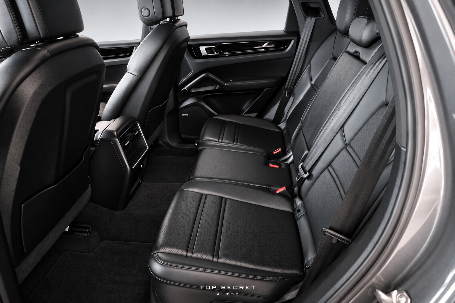 Porsche Cayenne E-Hybrid 2021 gris cuarzo, plazas traseras