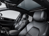 Porsche Cayenne E-Hybrid 2021 gris cuarzo, asientos delanteros y techo panorámico