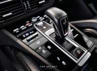 Porsche Cayenne E-Hybrid 2021 gris cuarzo, consola central y cambio