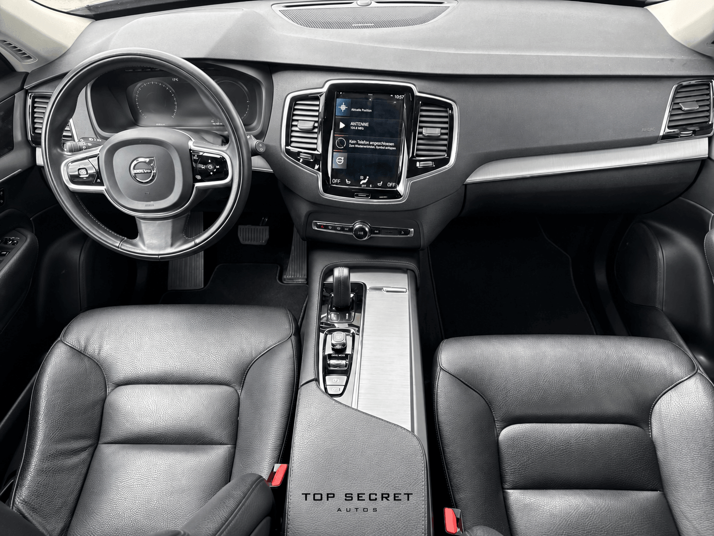 Volvo XC90 T8 Recharge 2021, salpicadero y pantalla central