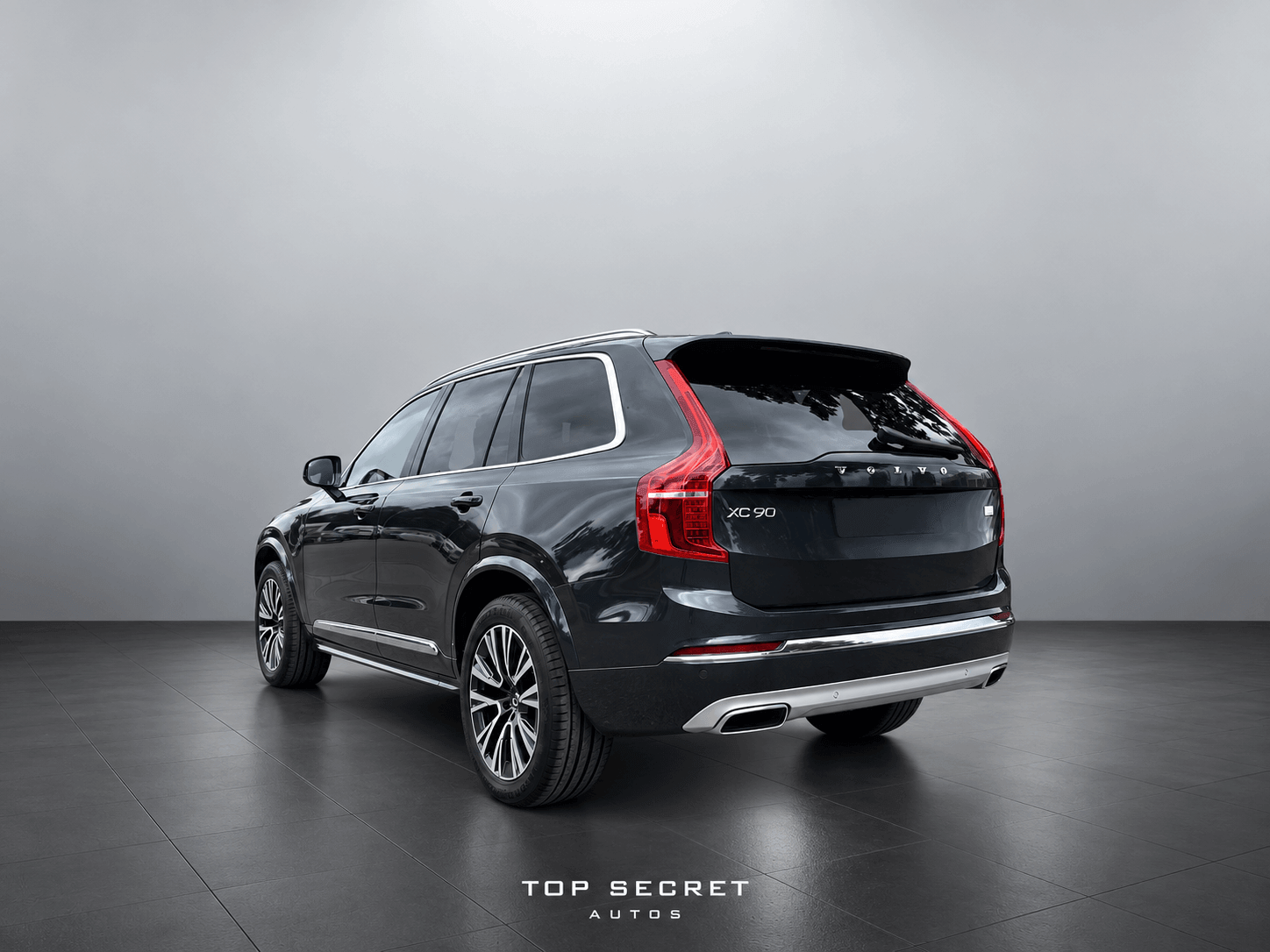 Volvo XC90 T8 Recharge 2021, trasera tres cuartos